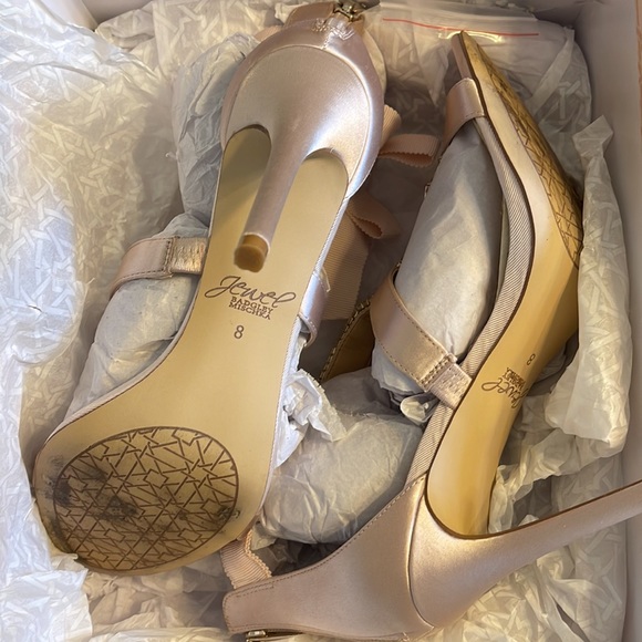 Jewel Badgley Mischka Henderson embellished sandals. Size 8 - Picture 7 of 7